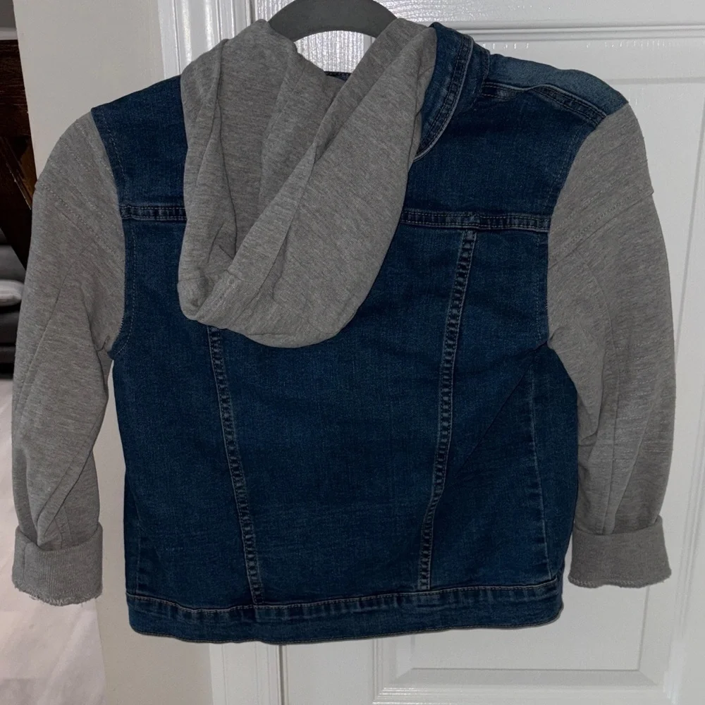 236. Primark Kids Denim Jacket with Blue and Gray Contrast Kids 8-9 Years old